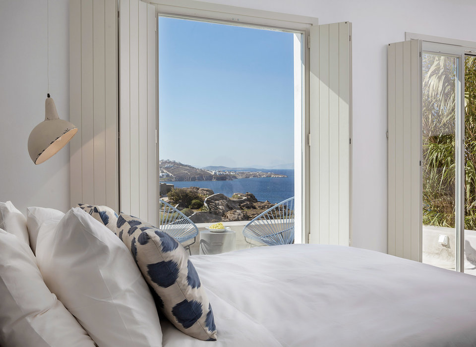 beachfront-bedroom-luxury-modern.jpeg