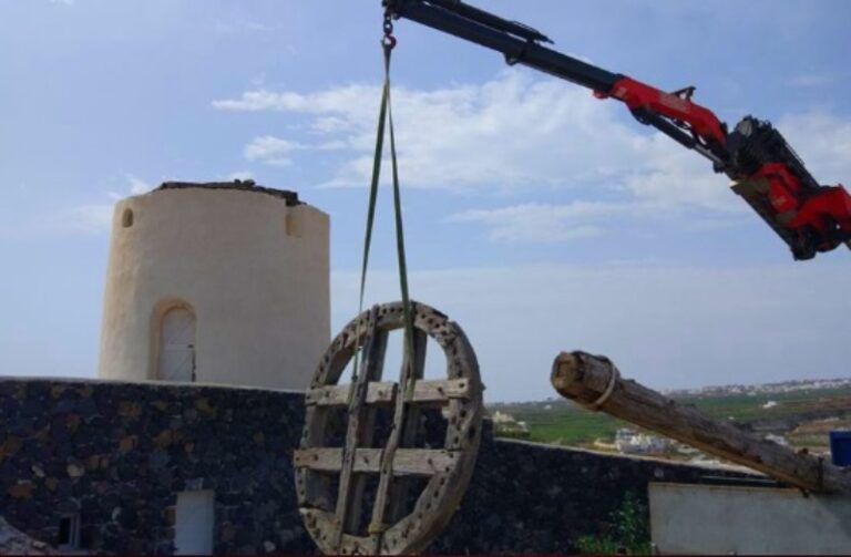 Σαντορίνη: Αναστηλώνει τους ανεμόμυλους στο νησί Σαντορίνη: Αναστηλώνει τους ανεμόμυλους στο νησί