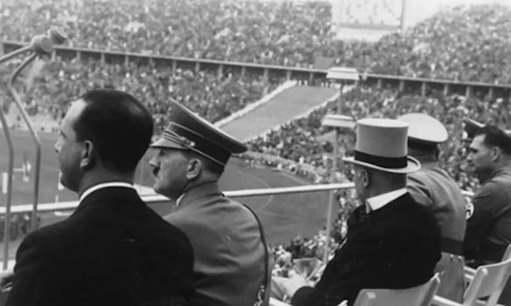 o_hitler_vomvardise_to_olnt_trafornt_alla_den_itan_opados_tis