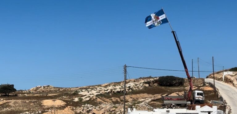 Κουφονήσι: Τάμα με την σημαία του Αγίου Γεωργίου, “σκέπασε” το νησί