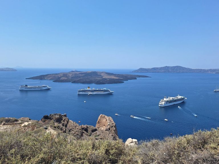 Σαντορίνη: Έκτακτη συνεδρίαση του Δ.Σ για το θέμα της επιβολής τέλους στην κρουαζιέρα ζητούν παρατάξεις της αντιπολίτευσης