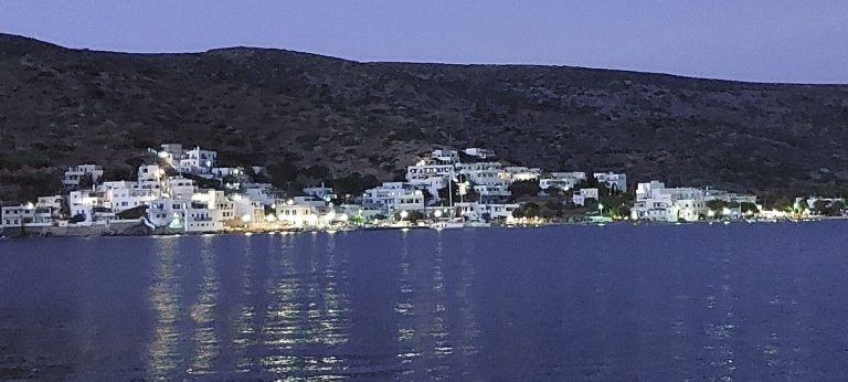 Guardian για Αμοργό: “Μία αίσθηση επικείμενης καταστροφής επικρέμεται πάνω από το νησί”